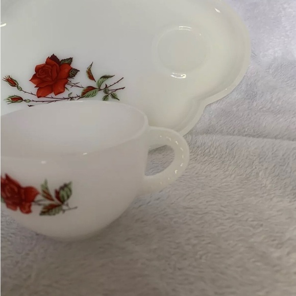 Vintage Federal Milk Glass Lunch Snack Plate + TeaCup Rosecrest Red Roses 2 Sets - Picture 12 of 12